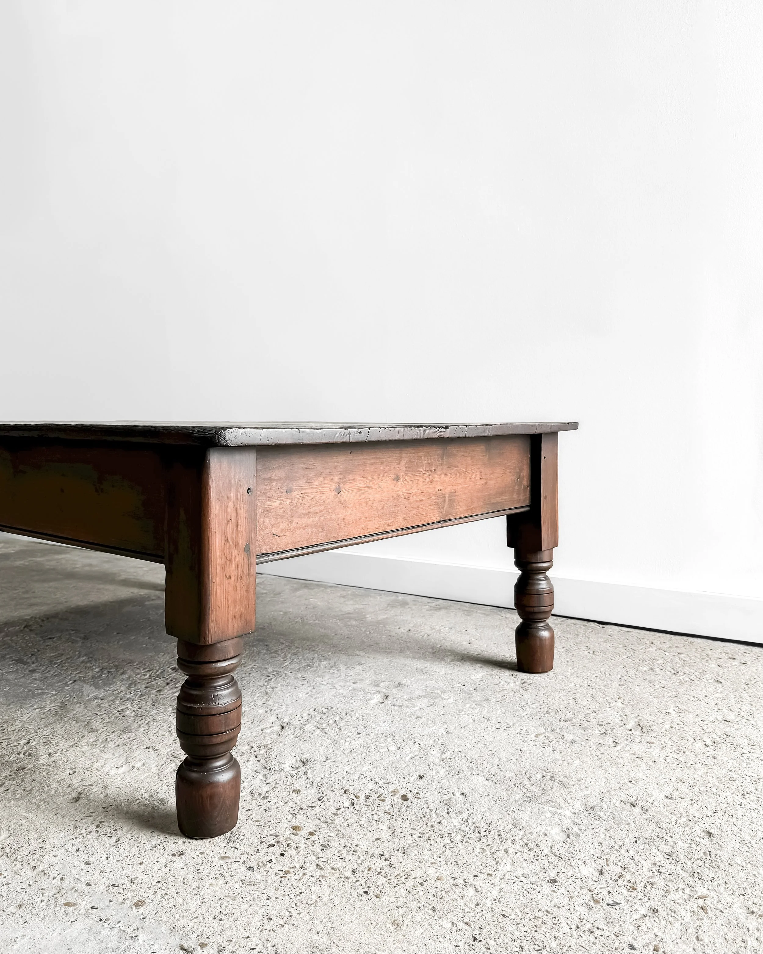 アンティクcoffeeテーブル Antique English Pine Coffee Table with Dark Stain — East End Salvage